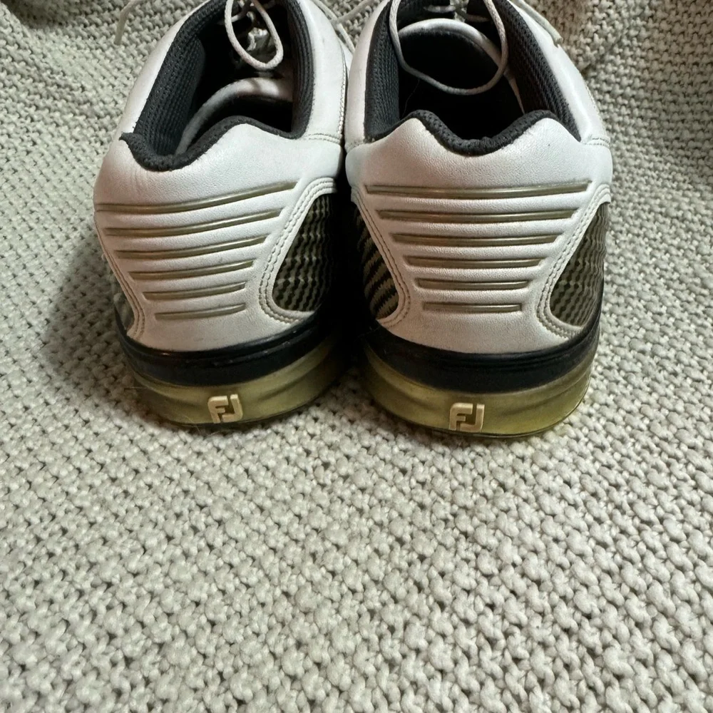 FootJoy FJ Sport Flex Zone 53197 White Leather‎ Plastic Spike Golf Shoe, Size 11